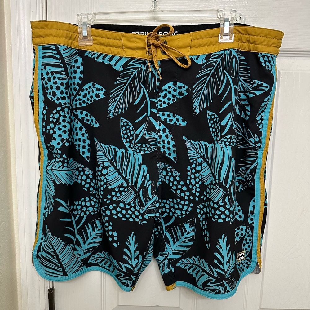 Billabong Lo Tide Tropical Men’s Board Shorts surf wear size 38 swim